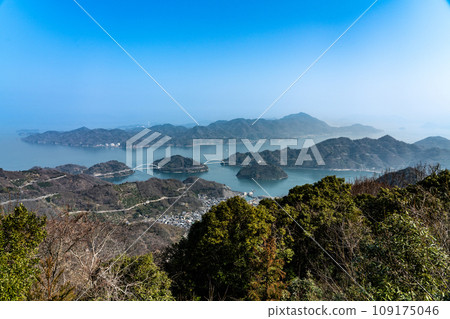 從廣島縣吳市一峰寺山展望台看到的秋田飛島街道、秋田橙線 109175046