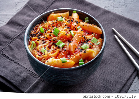 Rabokki, tteokbokki or topokki with ramen, Korean street food, spicy rice cakes 109175119
