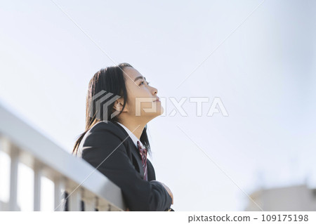 Female high school student profile 109175198