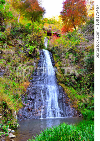 岐阜縣加茂郡八百津町秋天的五方瀑布 109175467