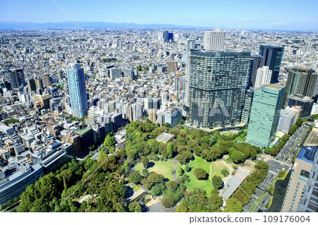View from the south observation deck of the Tokyo Metropolitan Government Building (northwest direction, towards Nakano) 109176004