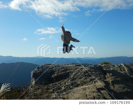 she is flying she is flying 109176199