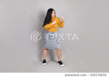 Full Length Woman 109176650