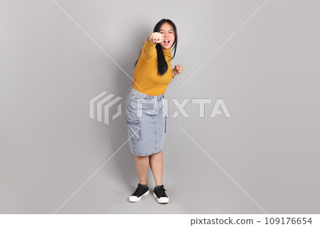 Full Length Woman 109176654