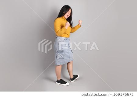 Full Length Woman 109176675