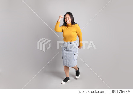 Full Length Woman 109176689