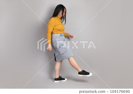 Full Length Woman 109176690