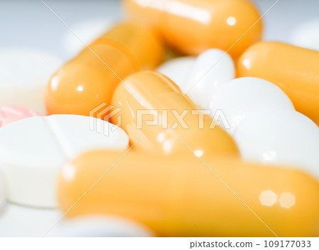 yellow and white pills yellow and white pills 109177033