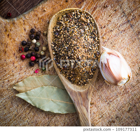 spices in a spoon 109177311
