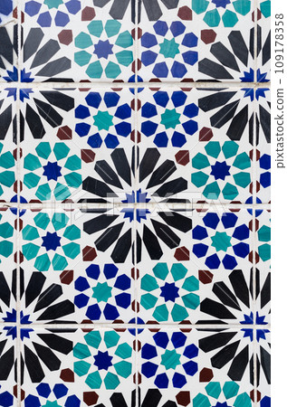 Ornamental old tiles 109178358
