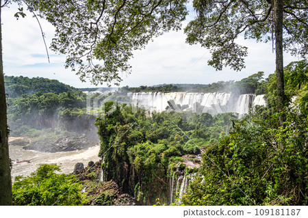 Iguazu Falls, the largest series of waterfalls of the world, located at the Brazilian and Argentinian border 109181187
