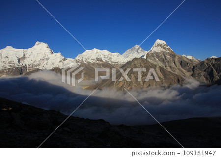 Mt Everest and other high mountains surrounded by a sea of fog, Nepal. 109181947
