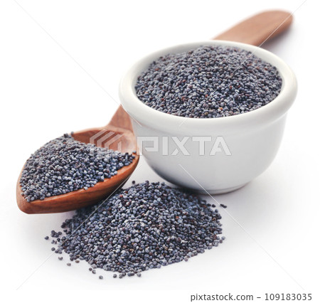 Poppy seeds 109183035