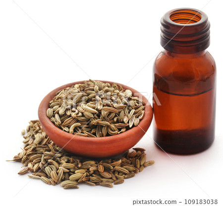 Fennel seeds with essential oil 109183038