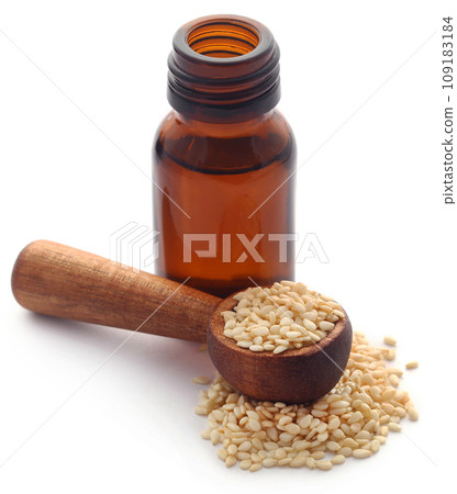 Peeled sesame seeds with oil Peeled sesame seeds with oil 109183184