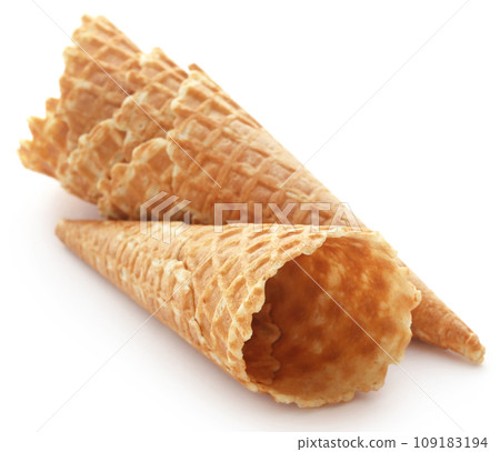 Ice cream cone 109183194