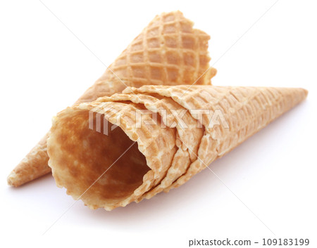 Ice cream cone 109183199