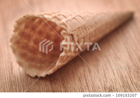 Ice cream cone 109183207