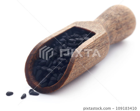 Nigella seeds in wooden scoop 109183410