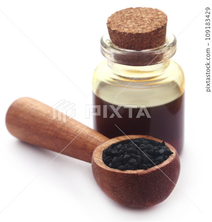 Nigella seeds and essential oil in a glass bottle 109183429