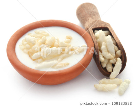 Puffed rice with milk 109183858
