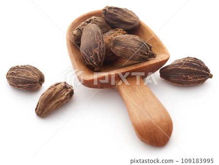 Black cardamom in wooden scoop Black cardamom in wooden scoop 109183995
