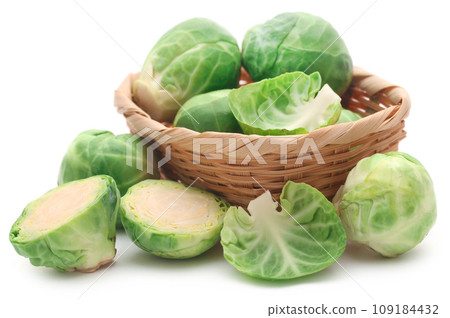 Rosenkohl or Brussels sprout 109184432