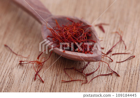 Saffron in a wooden scoop 109184445
