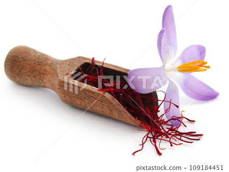 Saffron with crocus flower 109184451