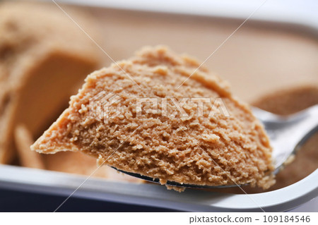Canned egg of salmon Canned egg of salmon 109184546