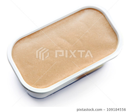 Canned eggs of salmon 109184556