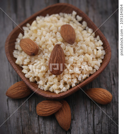 Small pieces of chopped almonds with whole ones Small pieces of chopped almonds with whole ones 109184864