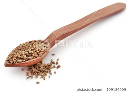 Anise seeds in wooden scoop Anise seeds in wooden scoop 109184909