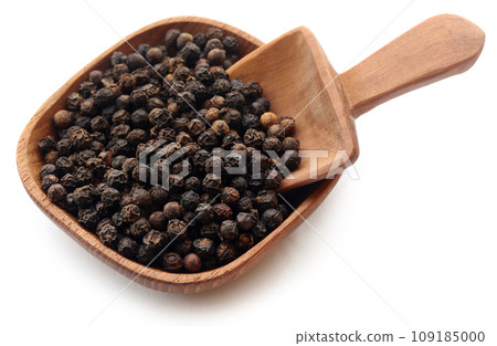 Black peppers on wooden bowl Black peppers on wooden bowl 109185000