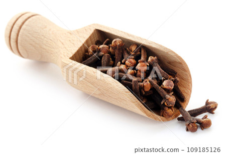 Organic cloves Organic cloves 109185126