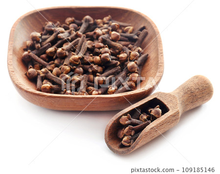 Organic cloves Organic cloves 109185146