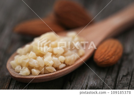 Small pieces of chopped almonds Small pieces of chopped almonds 109185378