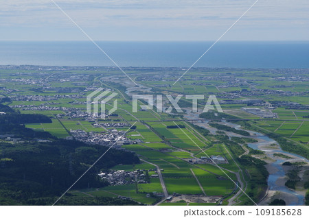 View of the Tedori River alluvial fan of the Kanazawa Plain from Shishiku Highland 109185628