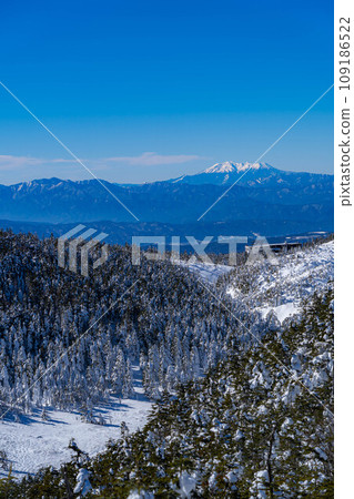 [冬季素材]北小岳雪中的登山風景[長野縣] 109186522