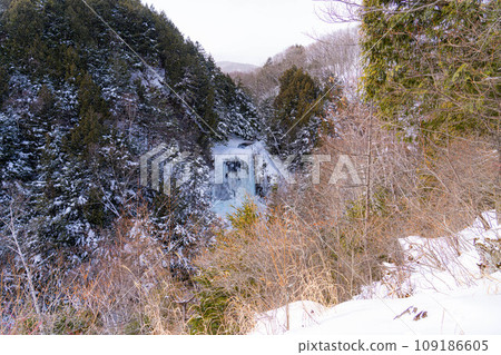 [冬季材料] 冰凍 Zengorono 瀑布 [長野縣] 109186605