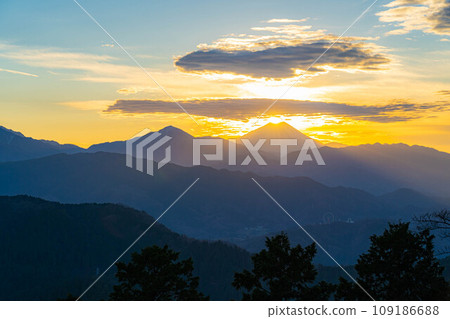 [日落素材]從高尾山/鑽石富士看到的日落[東京] 109186688