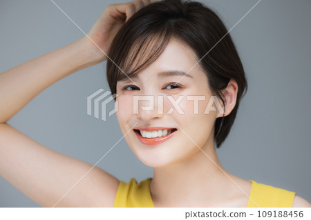 黃色無袖女 109188456
