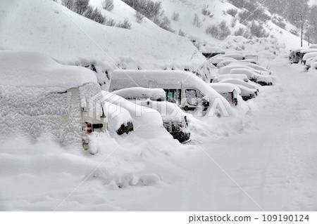 Snowy mountain skiing village, falling snow 109190124