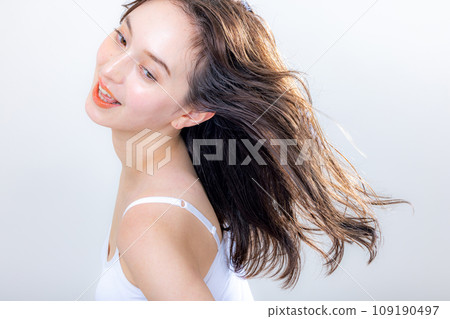 Young female half model 109190497