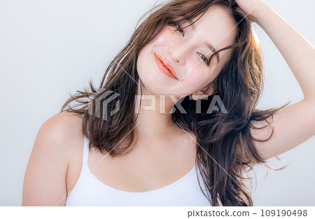 Young female half model 109190498