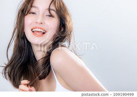 年輕女性半模特 109190499