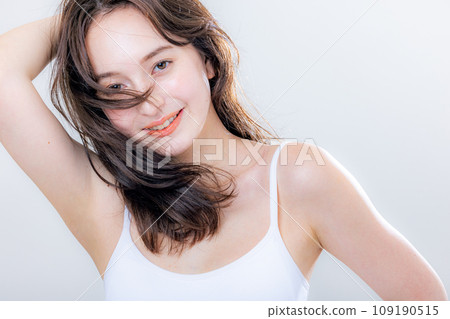 Young female half model 109190515