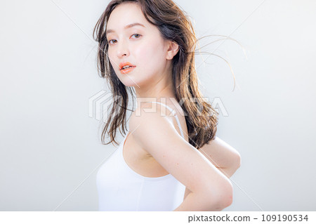 Young female half model 109190534