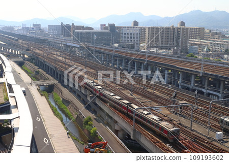Hamakaze limited express train near Himeji Station (Kiha 189 series vehicles: Osaka ⇔ Tottori) Hamakaze limited express train near Himeji Station (Kiha 189 series vehicles: Osaka ⇔ Tottori) 109193602