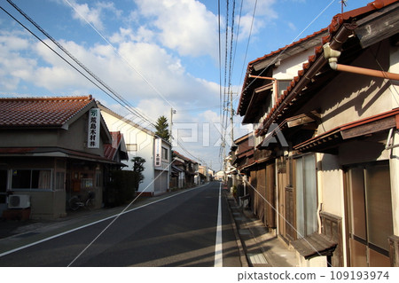 National Route 9 old road in front of Arashima Station (Shimane Prefectural Route 190 Arashima Stop Line) 109193974
